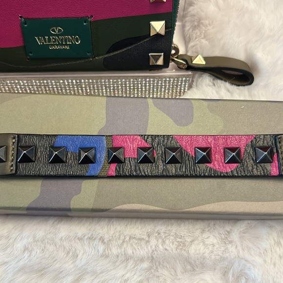 Valentino Garavani SOLD OUT Rock Stud Camouflage zip around wallet & Bracelet - Picture 4 of 17